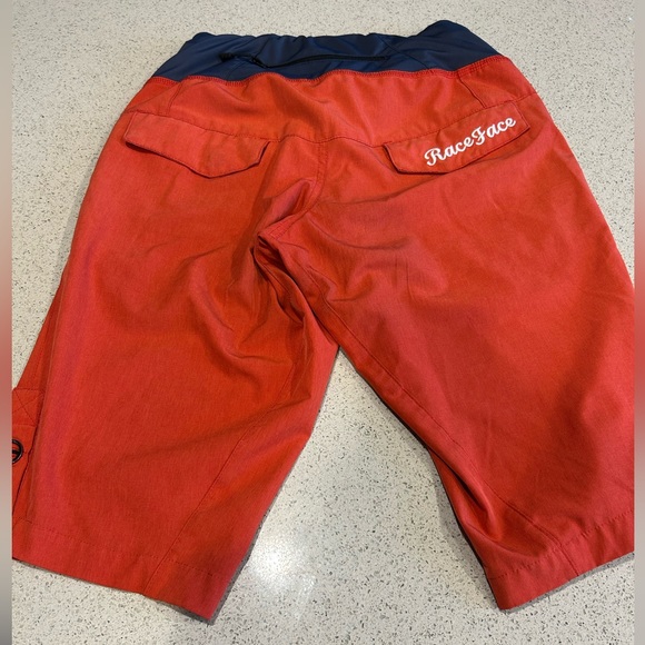 Race Face Women’s Size S Shorts - Picture 6 of 8